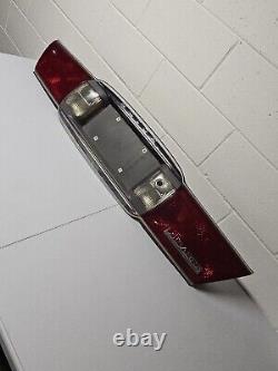 00-05 Buick Lesabre Centre du coffre arrière Assemblage de panneau de lampe de feu arrière de feu arrière