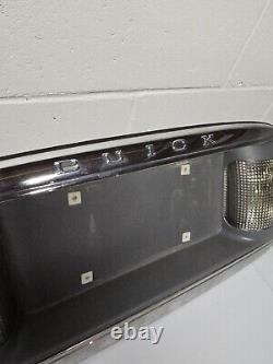 00-05 Buick Lesabre Centre du coffre arrière Assemblage de panneau de lampe de feu arrière de feu arrière