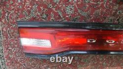 2011-2014 Dodge Charger Center Trunk Deck LID Factory Tail Lampe Lumineuse Led