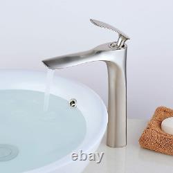 Robinet de lavabo à vasque de salle de bain, à poignée unique, à montage sur le plan, avec finition brossée.